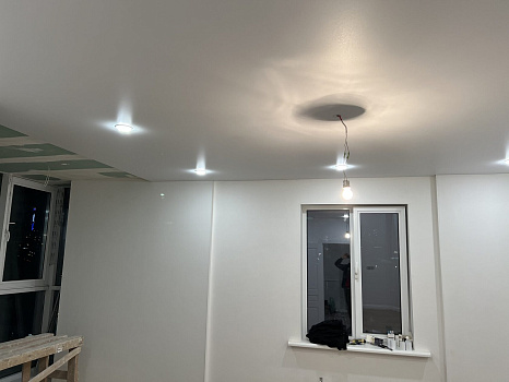 Матовый натяжной потолок в квартире 53 кв.м. фото